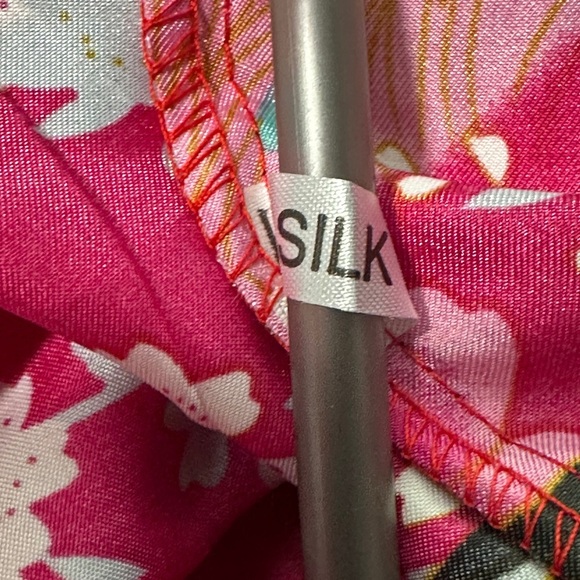 Sam Well, NWT,  Beautiful Pink Silk Peacock and Floral Robe with Wrap Design - Picture 6 of 7